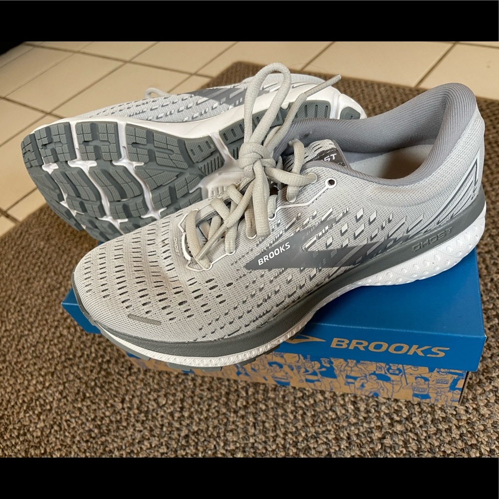 Brand new Brooks Ghost 13 Running Shoes. Size 6W